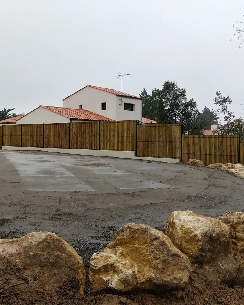 1AMENAGEMENT EXTERIEUR-CLÔTURE-Enrochement + clôture copie