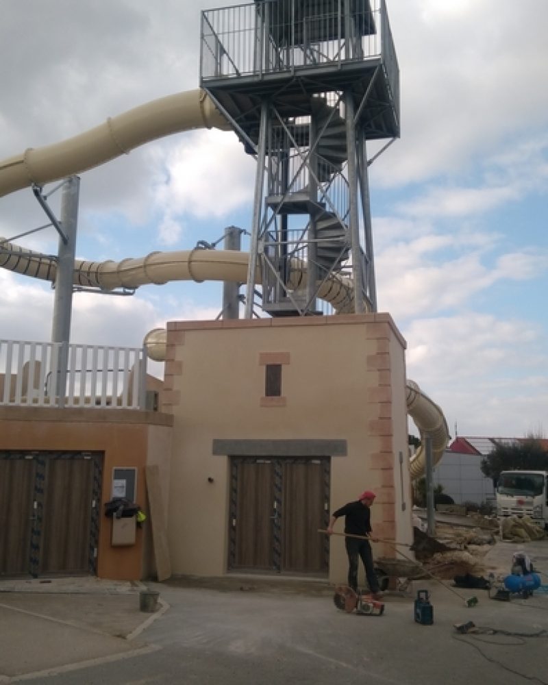 Création-phare-pour-toboggan-Camping-la-Pomme-de-pin-2017-6-modif