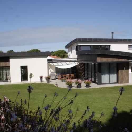 Réalisation d'une maison contemporaine par PALVADEAU CONSTRUCTIONS, maçonnerie à Saint-Jean-de-Monts et en Vendée